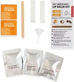 Kikkerland DIY Bijenwas Lip Balsem Kit - Maak Je Eigen Lippenbalsem - 100% Natuurlijk - Voor Twee Balsem Sticks 10 Kikkerland DIY Bijenwas Lip Balsem Kit - Maak Je Eigen Lippenbalsem - 100% Natuurlijk - Voor Twee Balsem Sticks -Beste Lip Winkel 1080x1200 1