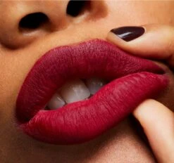 MAC Cosmetics Matte Lippenstift - D For Danger -Beste Lip Winkel 1200x1125 2