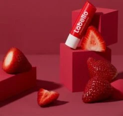 Labello Lippenbalsem Fruity Shine Strawberry Blister (5.5ml) -Beste Lip Winkel 1200x1128 1