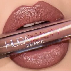 Huda Beauty Demi Matte Cream Lipstick - Révolutionnaire -Beste Lip Winkel 1200x1200 100