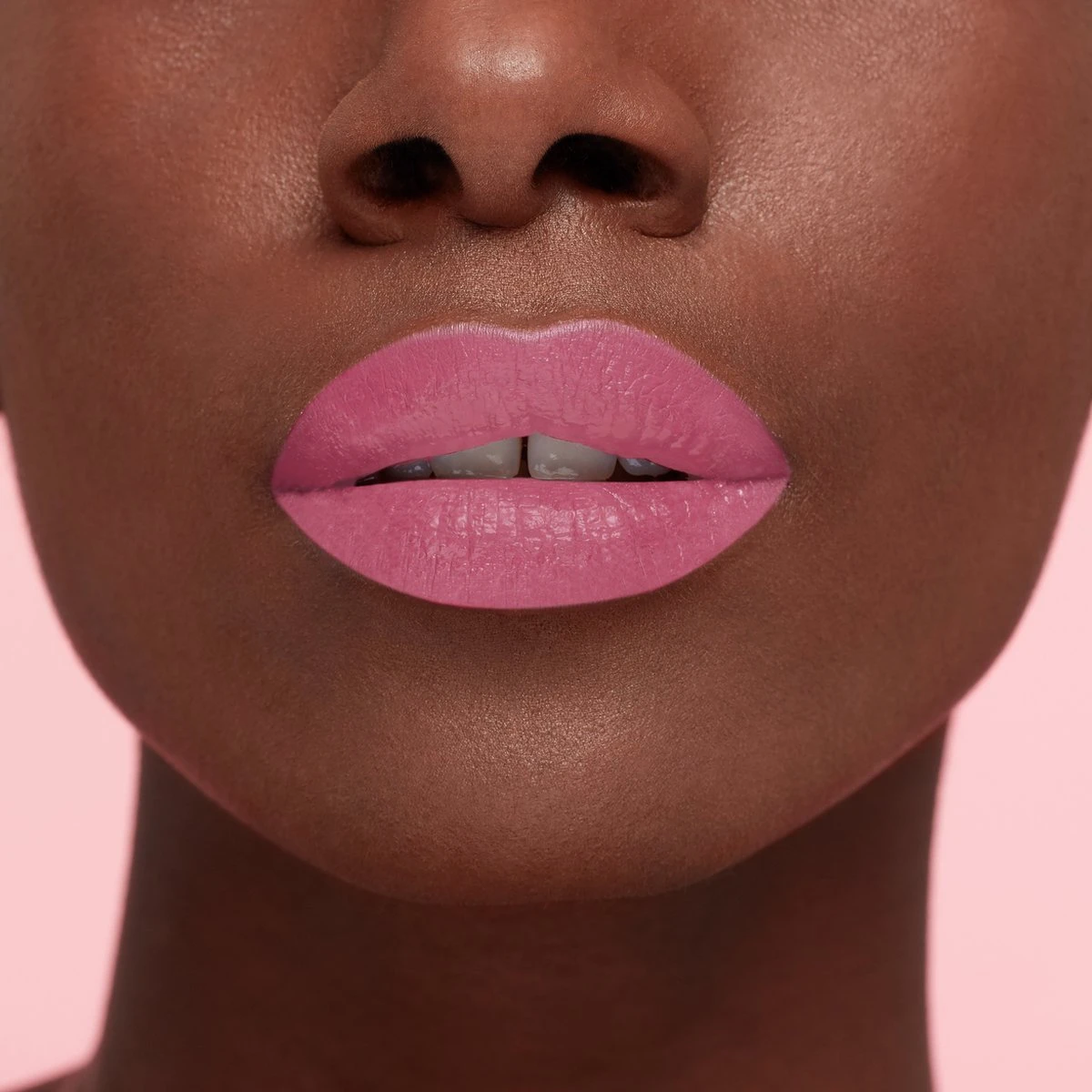 L'Oréal Paris Les Macarons Langhoudende Matte Lipstick - 818 Dose Of Rose – Roze – 6,7 Ml 6 L'Oréal Paris Les Macarons Langhoudende Matte Lipstick - 818 Dose Of Rose – Roze – 6,7 Ml - Afbeelding 4