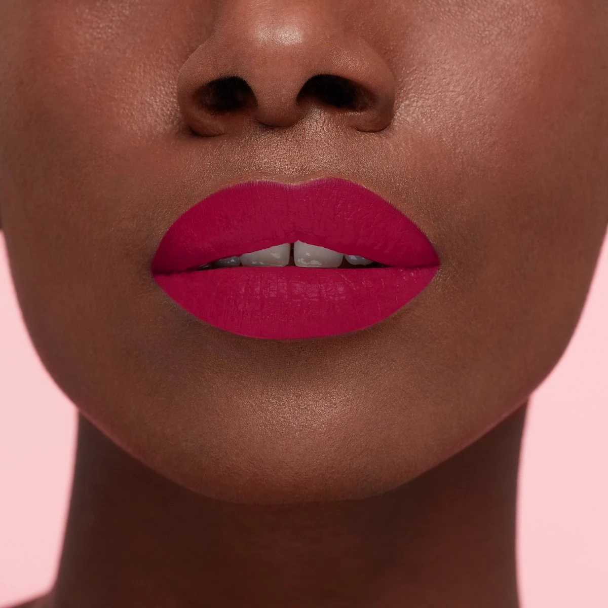 L’Oréal Paris Make-Up Designer Les Macarons Lippenstift - 828 Framboise Frenzy - Rood - Langhoudend - 6,7 Ml 7 L’Oréal Paris Make-Up Designer Les Macarons Lippenstift - 828 Framboise Frenzy - Rood - Langhoudend - 6,7 Ml - Afbeelding 5