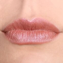 Blèzi® Lip Fix 05 Vivid Nude - Lipstick - Lippenstift Langhoudend - Nude Roze Bruin -Beste Lip Winkel 1200x1200 373