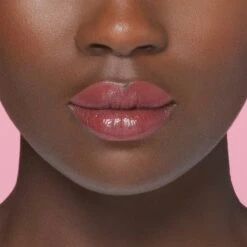 L’Oréal Paris Brilliant Signature Lippenstift - 305 Be Captivating - Roze - Ultra Glanzend -Beste Lip Winkel 1200x1200 465