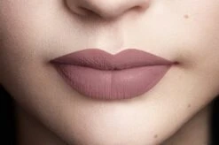 L’Oréal Paris Make-Up Designer Les Chocolats Lipstick - 842 Candy Man - Paars - Ultra Matte Lippenstift Met Chocoladegeur - 7,6 Ml -Beste Lip Winkel 1200x799 1