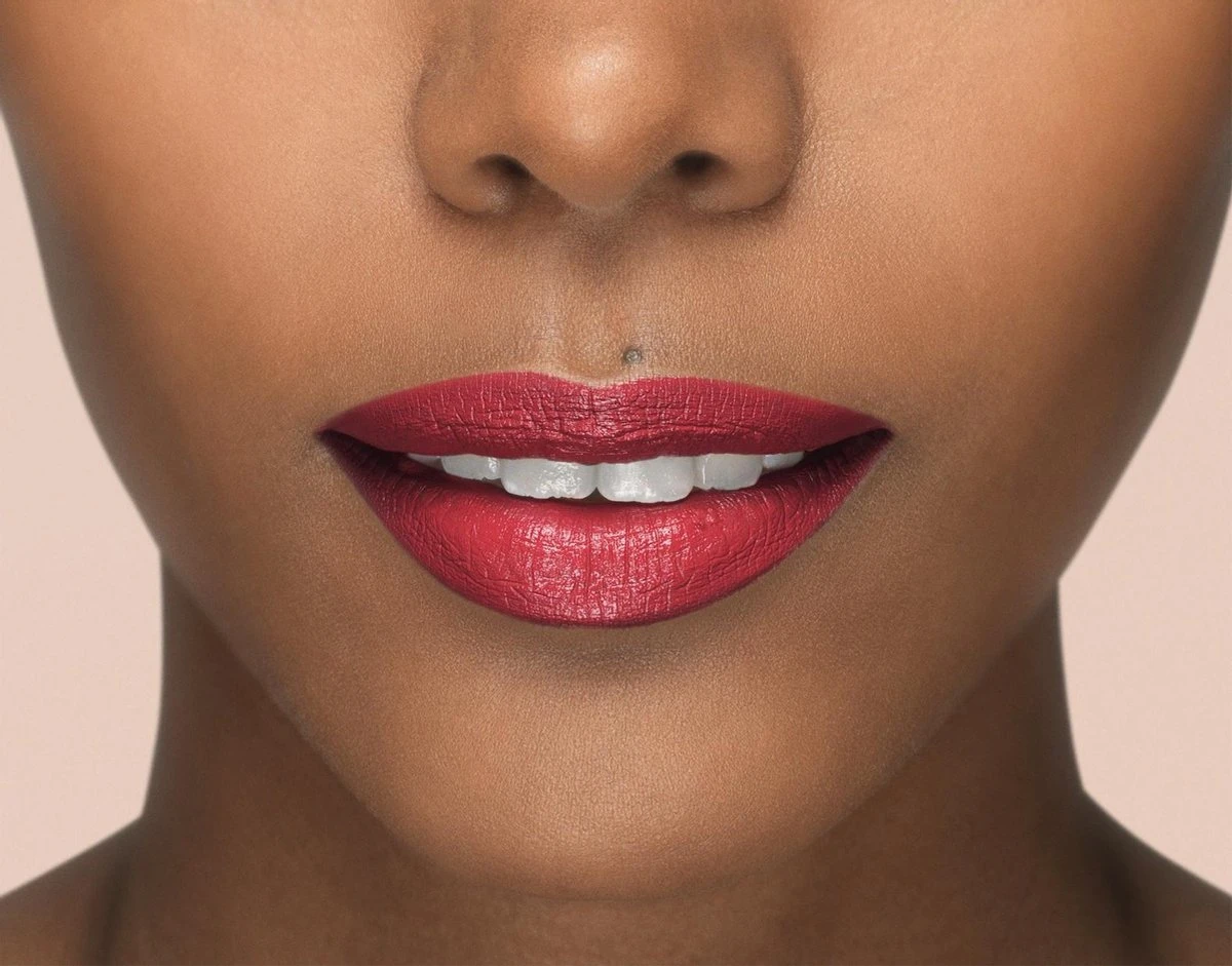 L'Oréal Paris X Isabel Marant Lippenstift - Limited Edition - 05 Pigalle Western - Rood 7 L'Oréal Paris X Isabel Marant Lippenstift - Limited Edition - 05 Pigalle Western - Rood - Afbeelding 5