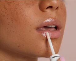 Labello Caring Lip Oil Clear Glow - 5.5 Ml -Beste Lip Winkel 1200x962 1